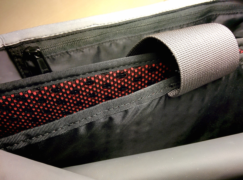 Timbuk2's Early 2014 Custom Laptop Messenger - zerokspot.com